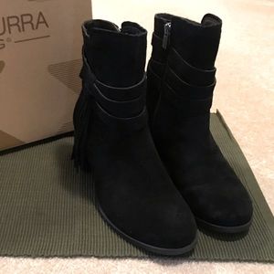 Koolaburra by Ugg Sz8 Black Suede Tassel Bootie